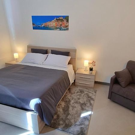 לה ספציה Byron Rooms מראה חיצוני תמונה