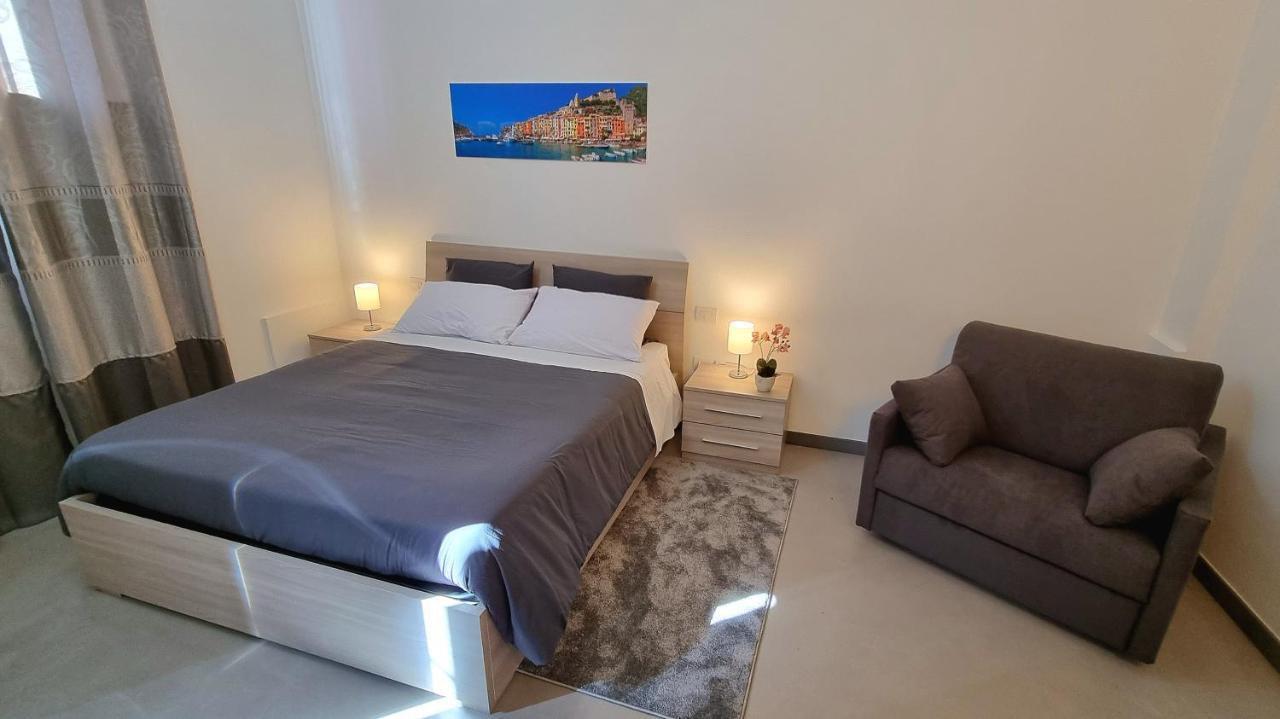 לה ספציה Byron Rooms מראה חיצוני תמונה