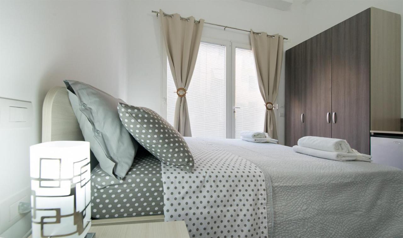 לה ספציה Byron Rooms מראה חיצוני תמונה