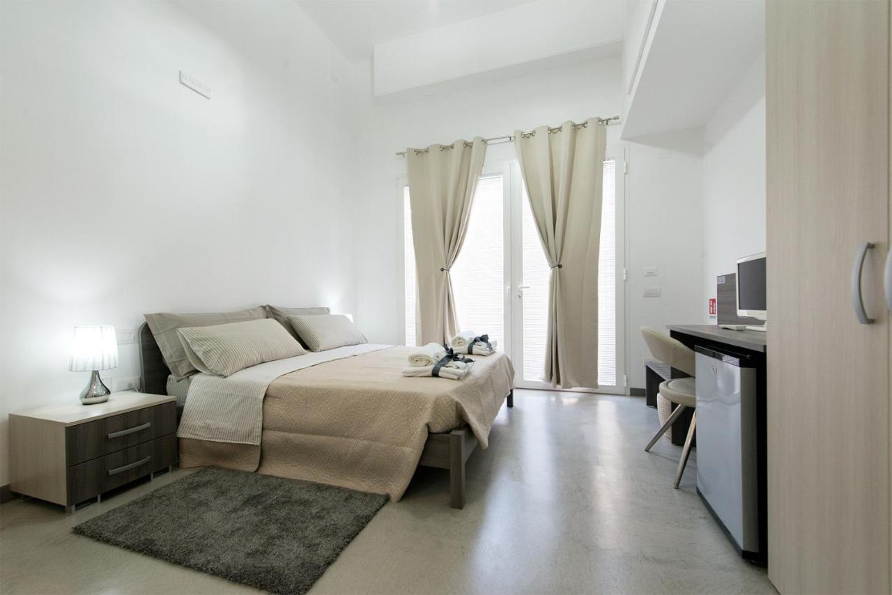 לה ספציה Byron Rooms מראה חיצוני תמונה